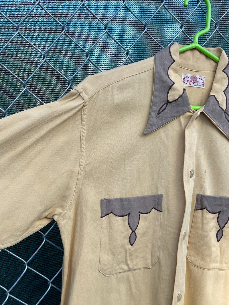 Men's vintage 1950's Brent label long sleeve button up shirt with dagger collar in a yellow collar and grey trim with a western style. 