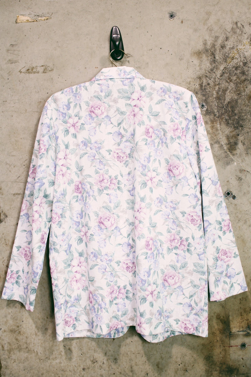 Women's vintage 1980's LORI of California by AM Casuals label long sleeve floral print blazer with one button closure. White with pink and blue flowers. Lightweight cotton material.