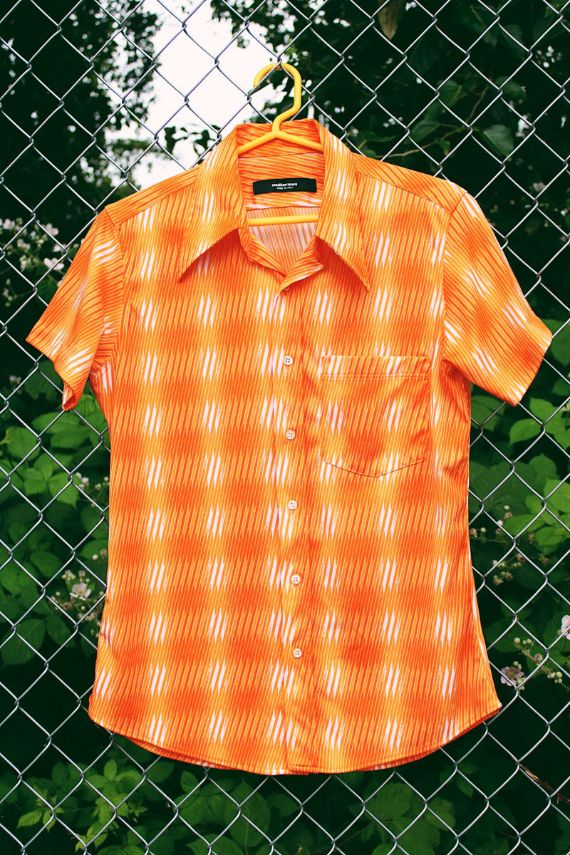 Women's or men's vintage Y2k Mediterranea, Made in Italy label short sleeve button. up shirt with an all over vibrant orange print. 