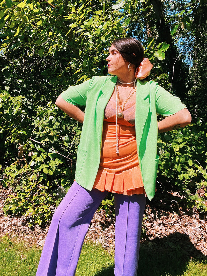 Women's vintage 1980's Sag Harbor label short sleeve lightweight lime green blazer with a one button closure. Rayon and Polyester material, perfect for Summer.