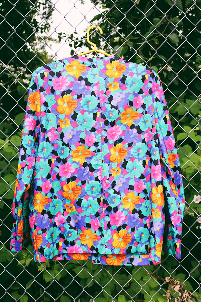 Women's vintage 1980's Bechamel label long sleeve open front lightweight blazer jacket with an all over multicolored floral print.