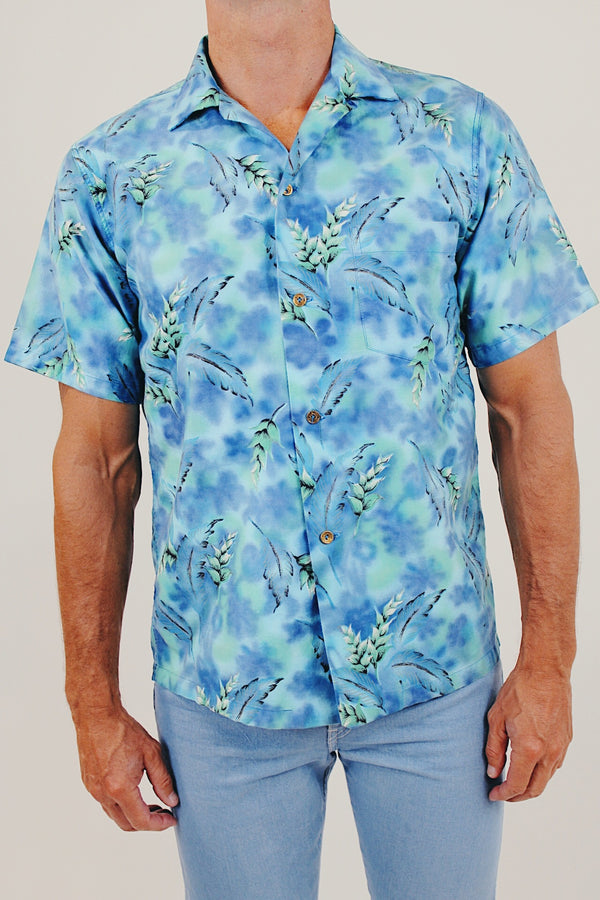 Vintage men's hawaiian print button up front