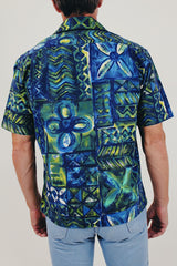 Vintage men's hawaiian shirt button up back