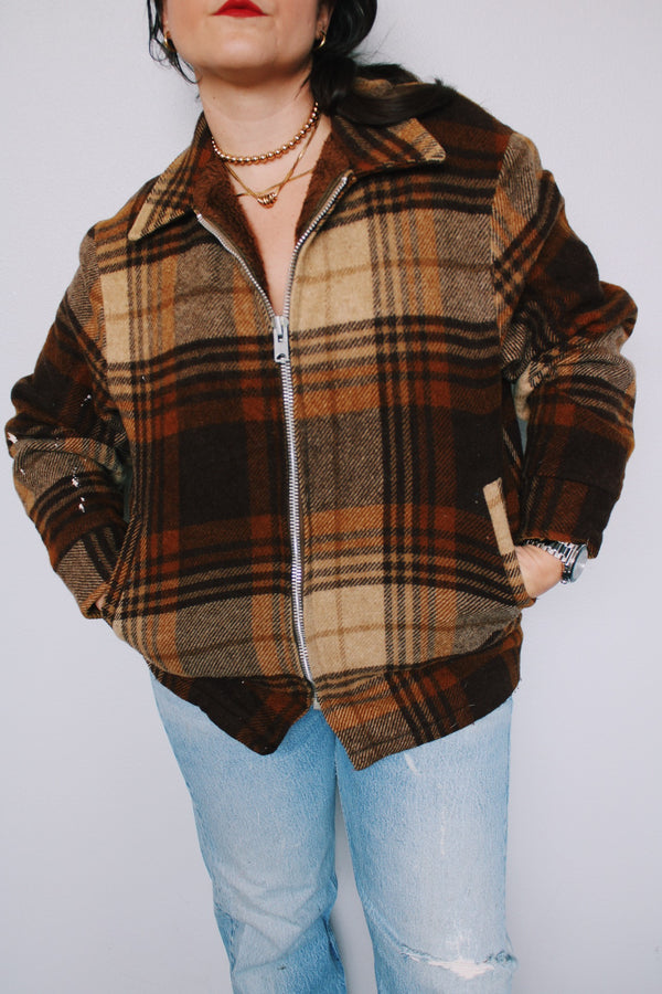 Women's vintage 1970's Woolrich, Made in USA label long sleeve zip up plaid shacket in a wool blend material. All over brown plaid print. Has pockets and faux fur liner.