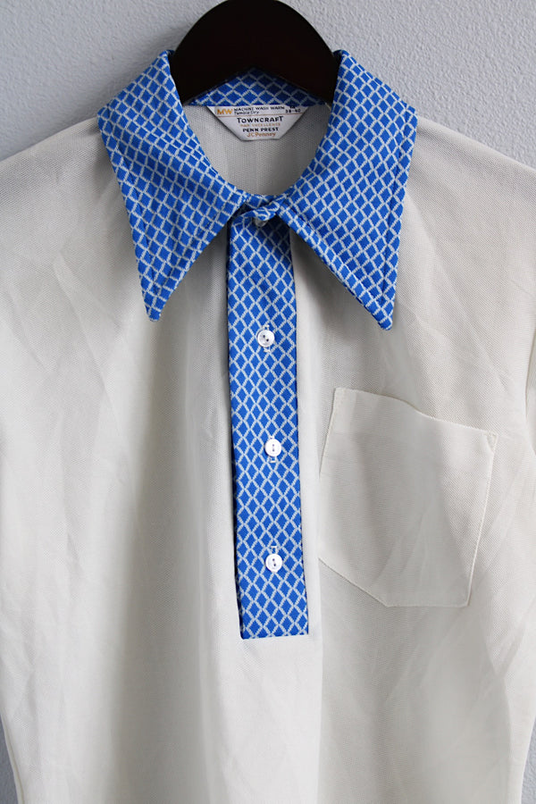 Women's or men's vintage 1970's Towncraft, JCPenney label short sleeve white polo top with blue dagger collar and a half button closure in a lightweight polyester material.