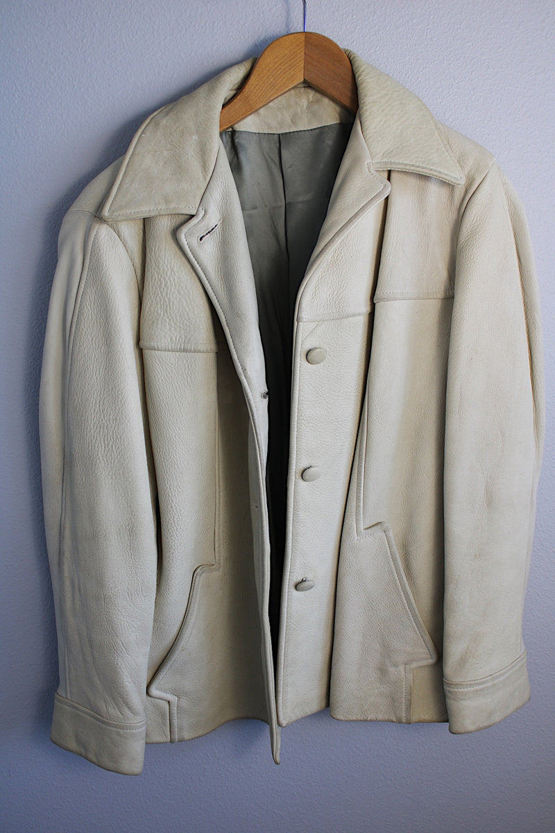 Women's vintage 1960's Custom Made Genuine Native Deerskin label long sleeve cream colored leather jacket. Fully lined, side pockets, and leather covered buttons.