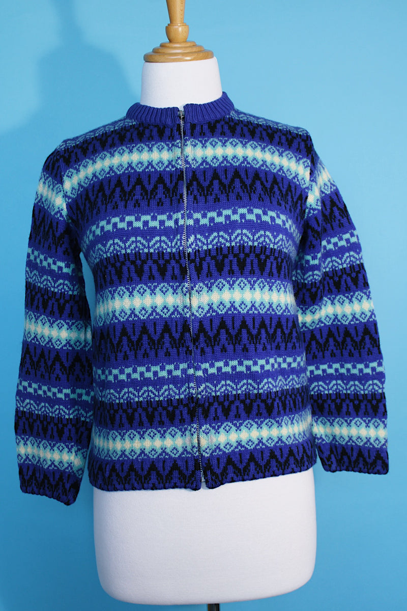 Women's vintage 1970's long sleeve printed zip up sweater in different shades of vibrant blue in a soft wool material. Norwegian style. 