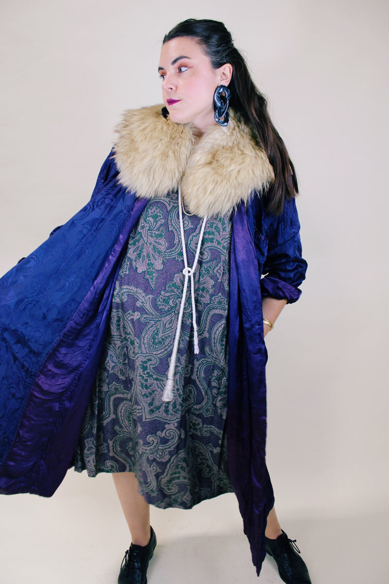 Women's vintage 1960's long sleeve purple satin robe. Long length and shiny material. Chest pocket and two side pockets.