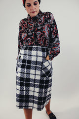 vintage black and white checkered wool skirt with two front pockets and elastic waistband front