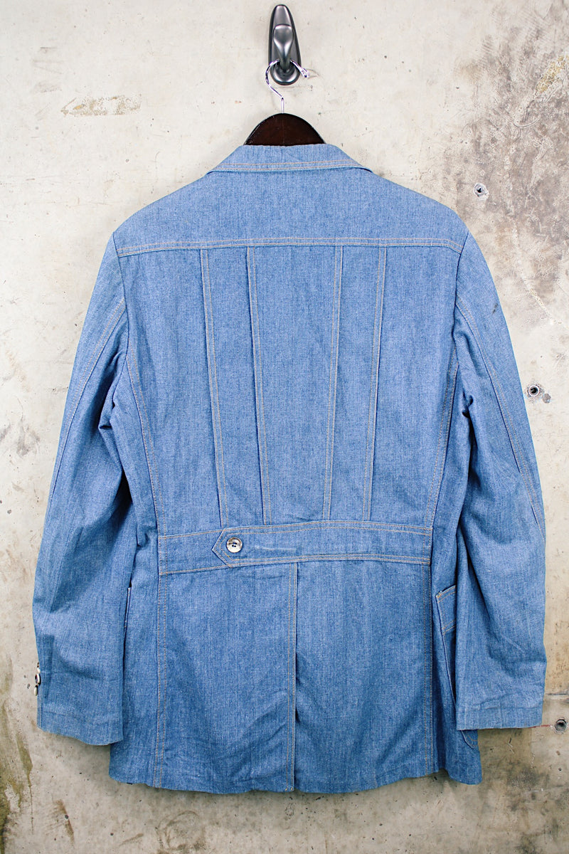Men's or women's vintage 1970's Lee label long sleeve light wash denim blazer with two button closure, double lapel, and front pockets.