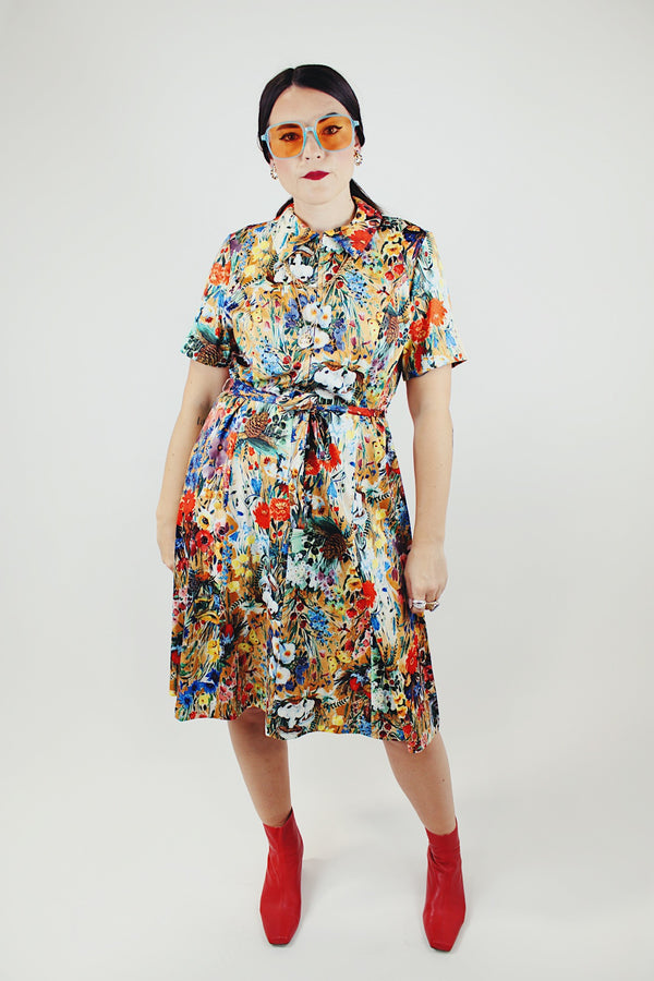 all over floral print short sleeve knee length dress with front half zipper and matching tie belt vintage 1970's