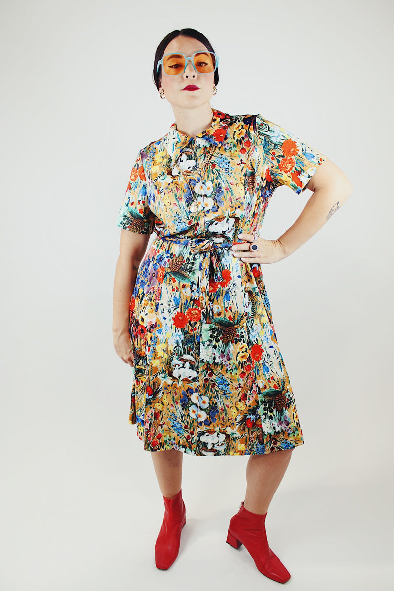 all over floral print short sleeve knee length dress with front half zipper and matching tie belt vintage 1970's
