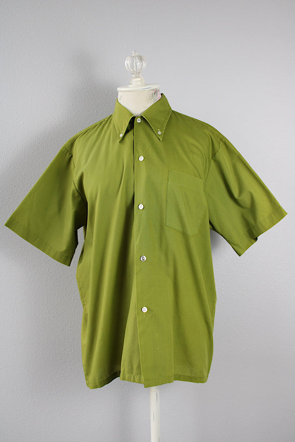 Men's or women's vintage 1970's Sears, The Men's Store label short sleeve button up shirt with a pointy collar and one chest pocket in vibrant olive green cotton polyester blend material