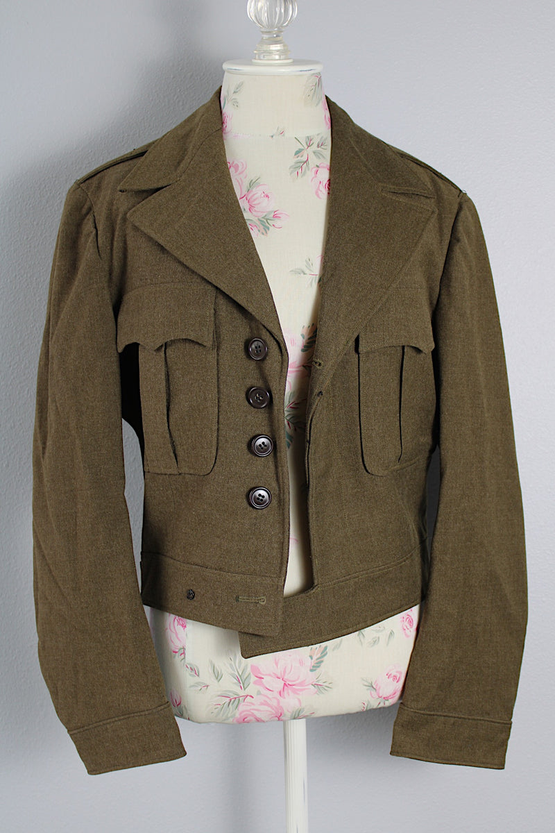 Men's vintage 1940's army cropped jacket in olive green wool material and fully lined in acetate