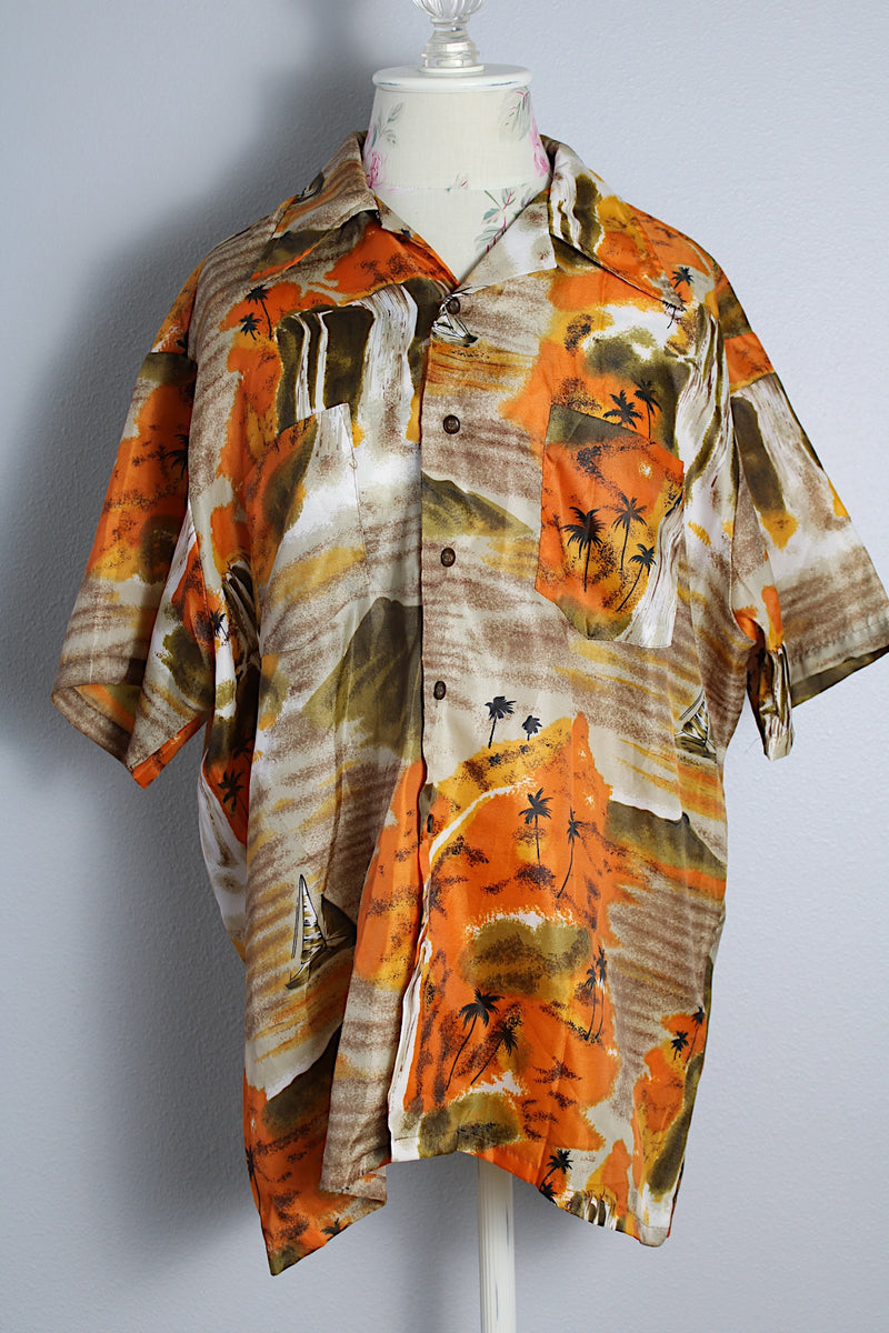 Men's vintage 1970's Waikiki Holiday short sleeve printed Hawaiian button up shirt with chest pockets and pointy collar.