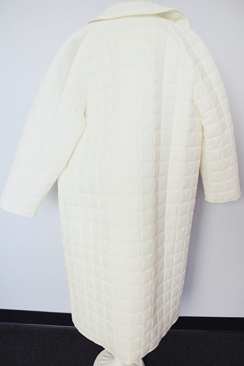 long length white quilted puffy jacket double breasted closure vintage 1970's