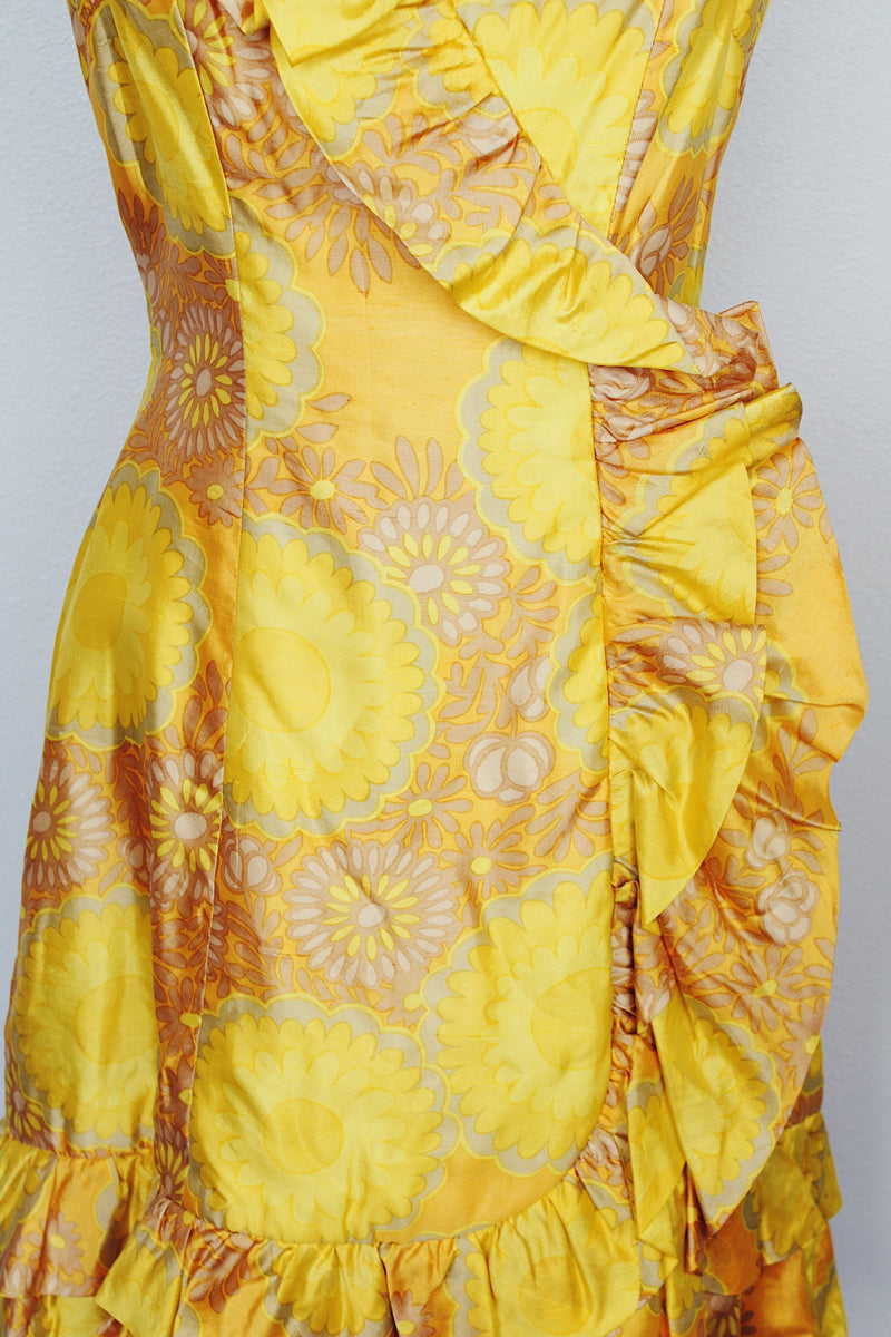 sleeveless knee length floral print yellow dress with ruffle trim vintage 1960s
