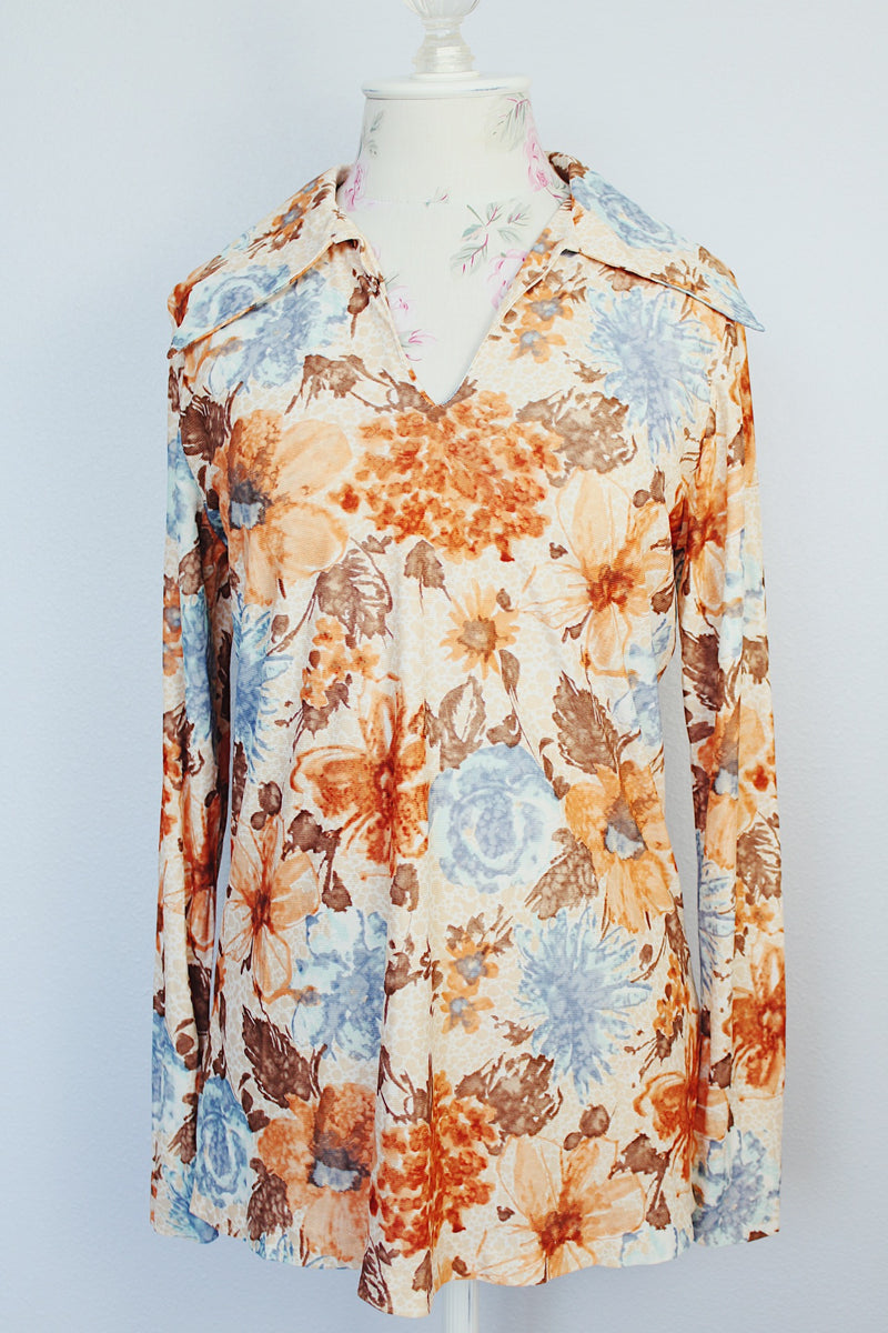 long sleeve floral printed blouse with collar and v neck vintage women's 1970's