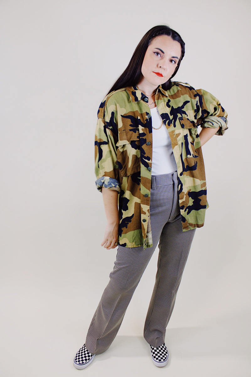 long sleeve green camo all over print button up jacket vintage army