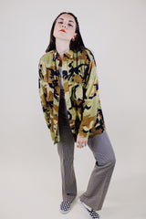 long sleeve green camo all over print button up jacket vintage army