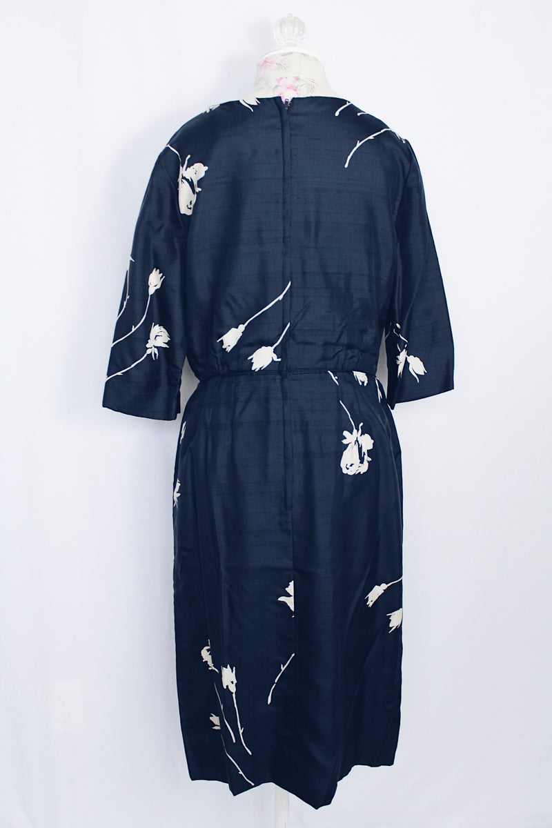 Women's vintage 1950's Original Nai Tuman Petites New York 3/4 arm length midi length navy blue dress with cream colored floral print in silk material.