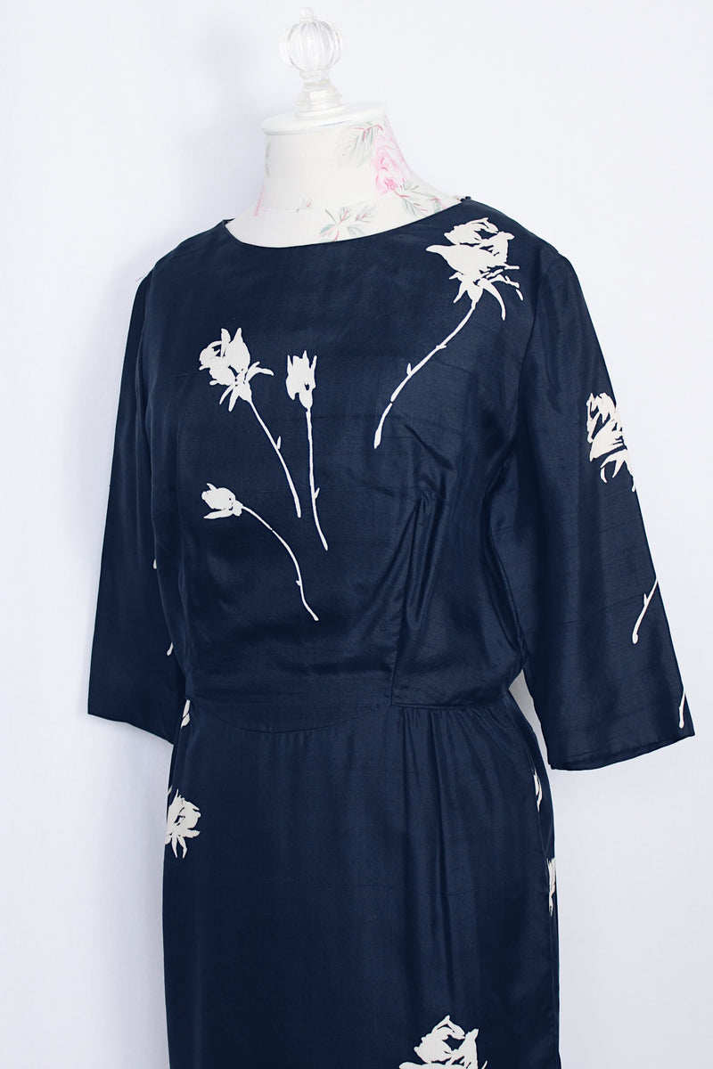 Women's vintage 1950's Original Nai Tuman Petites New York 3/4 arm length midi length navy blue dress with cream colored floral print in silk material.