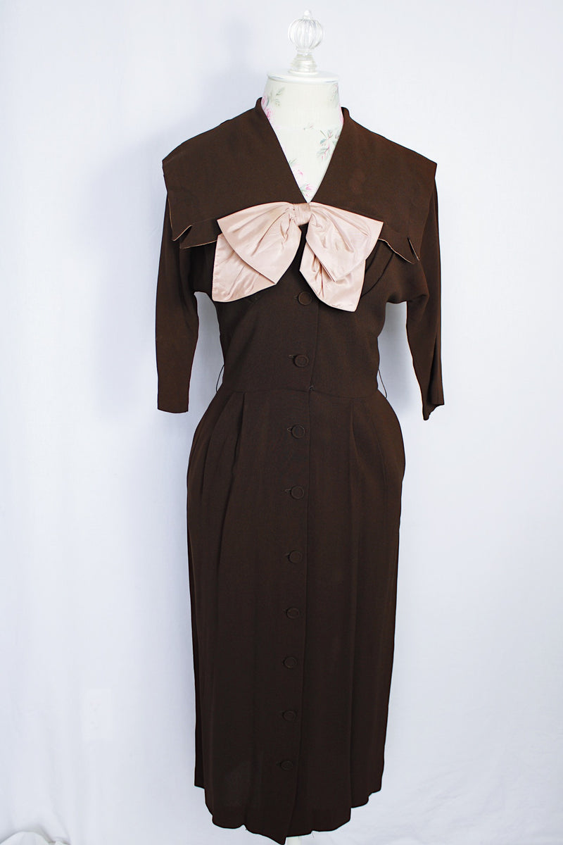 Women's vintage 1940's Forever Young by Puritan label short sleeve brown midi length dress button up shirt dress with big square collar and big satin bow.