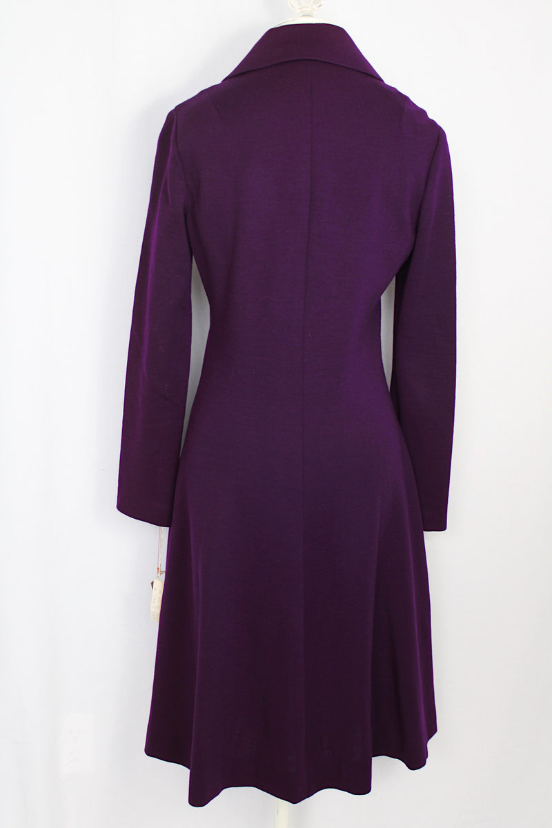 Women's vintage 1970's wool fabric made in USA long sleeve knee length dark purple zip up dress with pointy collar and fit and flare silhouette
