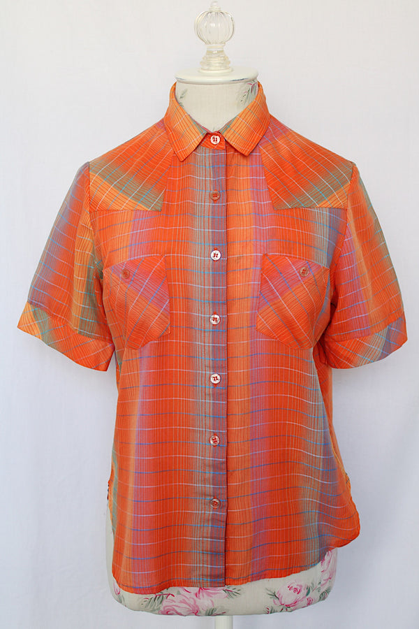 Women's vintage 1970's Aaron Ashley label short sleeve button up blouse with collar, two chest pockets, and side slits. 