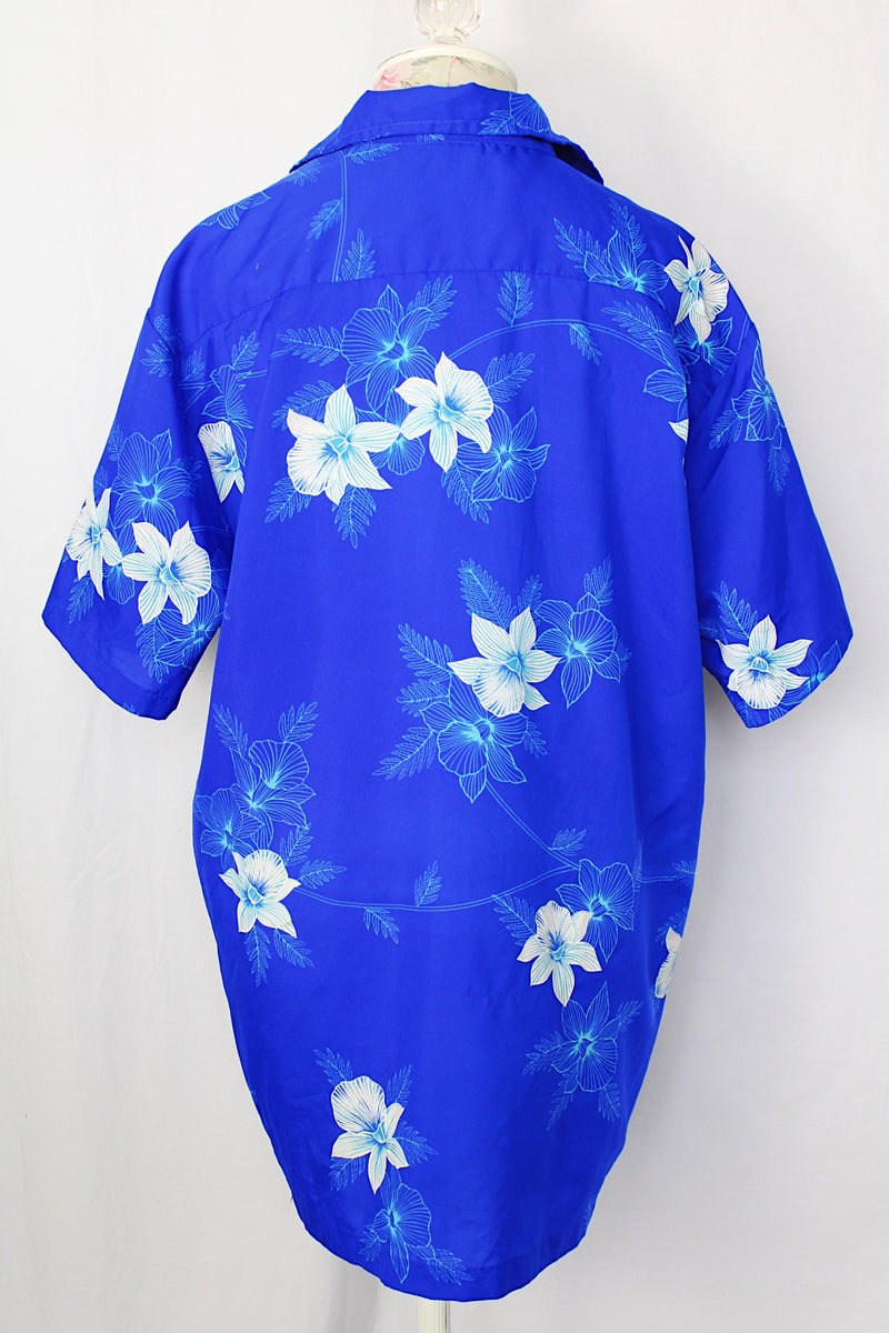 Women's or men's vintage 1970's Davina Honolulu label short sleeve button up shirt with pointy collar in all over blue Hawaiian floral print in lightweight polyester.