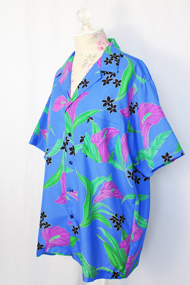 Women's or men's vintage 1990's Hilo Hattie, Made in Hawaii short sleeve button up shirt in all over blue Hawaiian floral print.