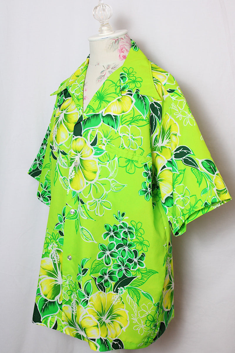 Men's or women's vintage 1970's Reef, Made in Hawaii label shirt sleeve button up shirt in all over bright green Hawaiian print.
