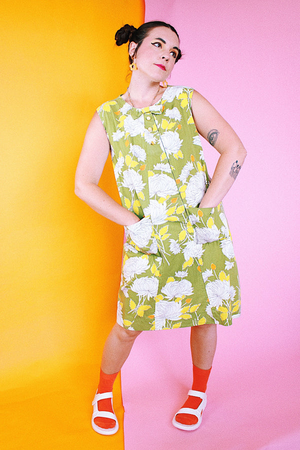 sleeveless knee length shift dress green with white floral print vintage 1970's