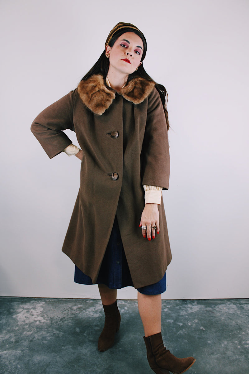 3/4 arm length brown wool long length coat with fur trim collar vintage 1950's women's