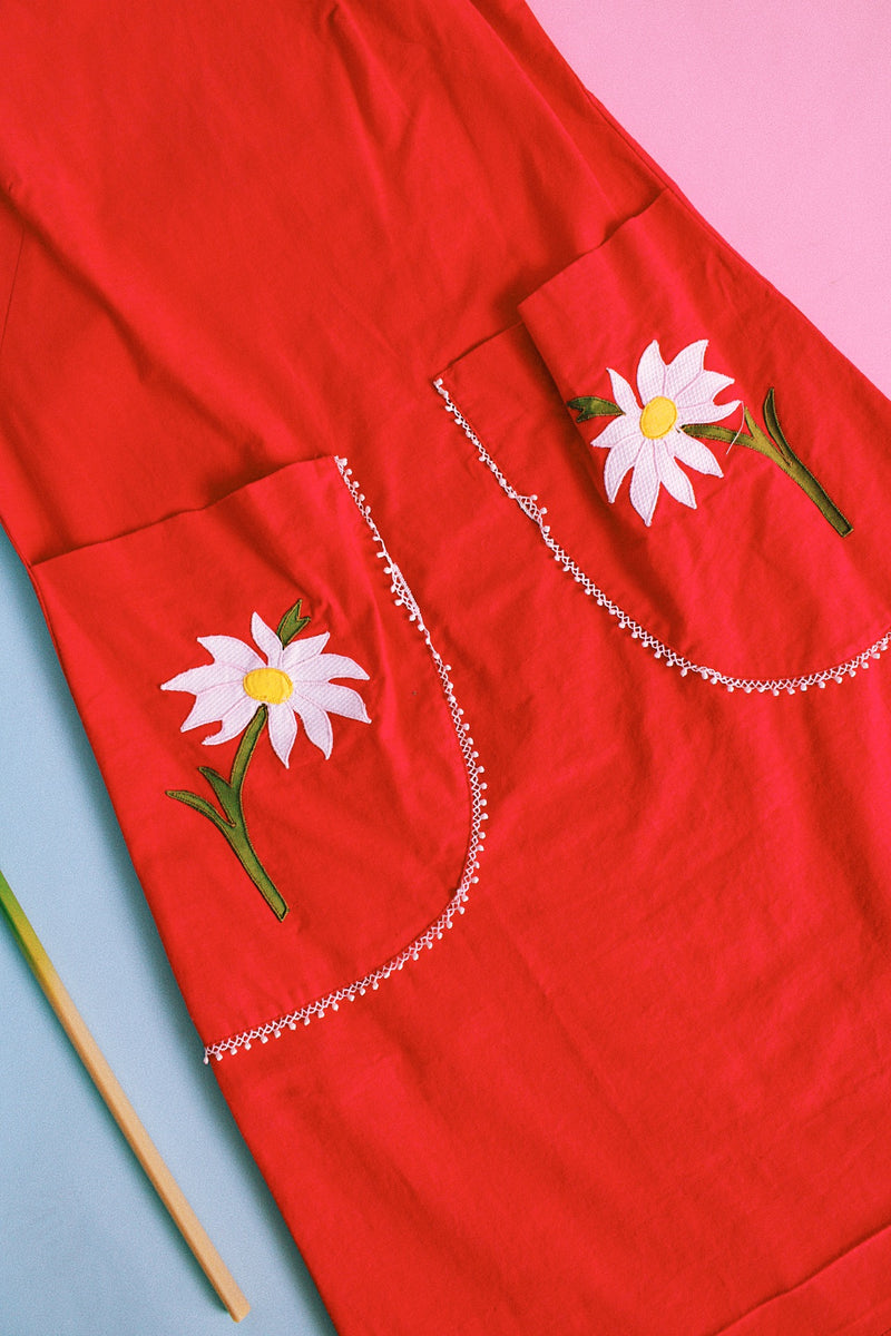 sleeveless red shift dress vintage 1960's with daisies on the two front pockets 
