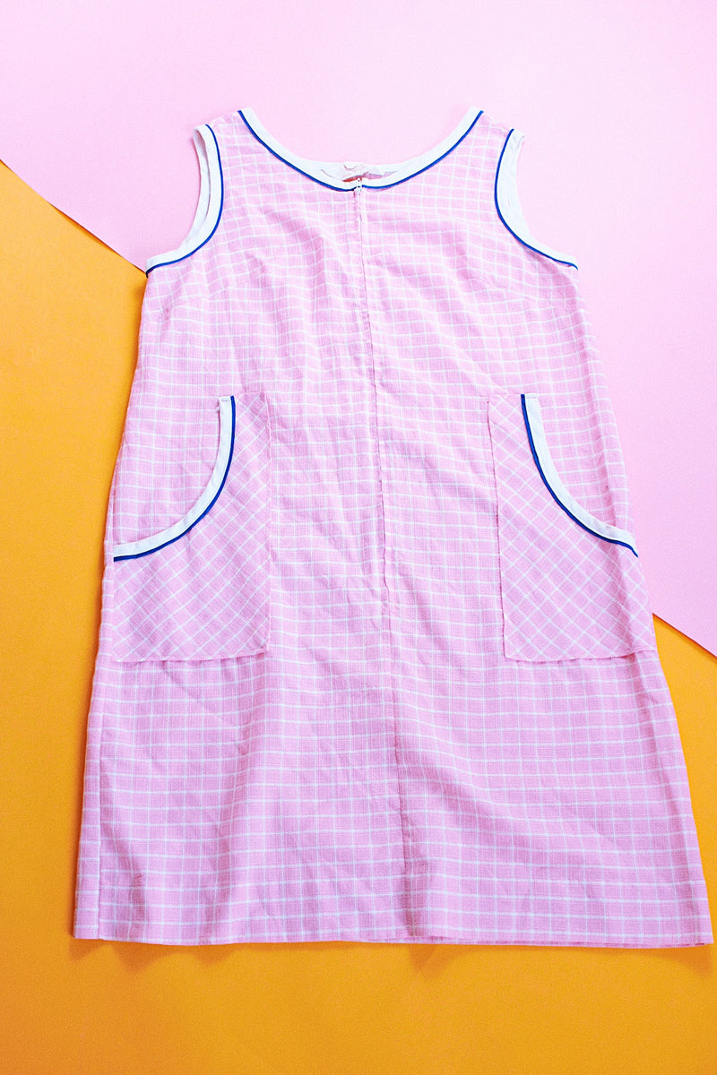 sleeveless knee length light pink with white checkered house dress zips up the front vintage 1970's