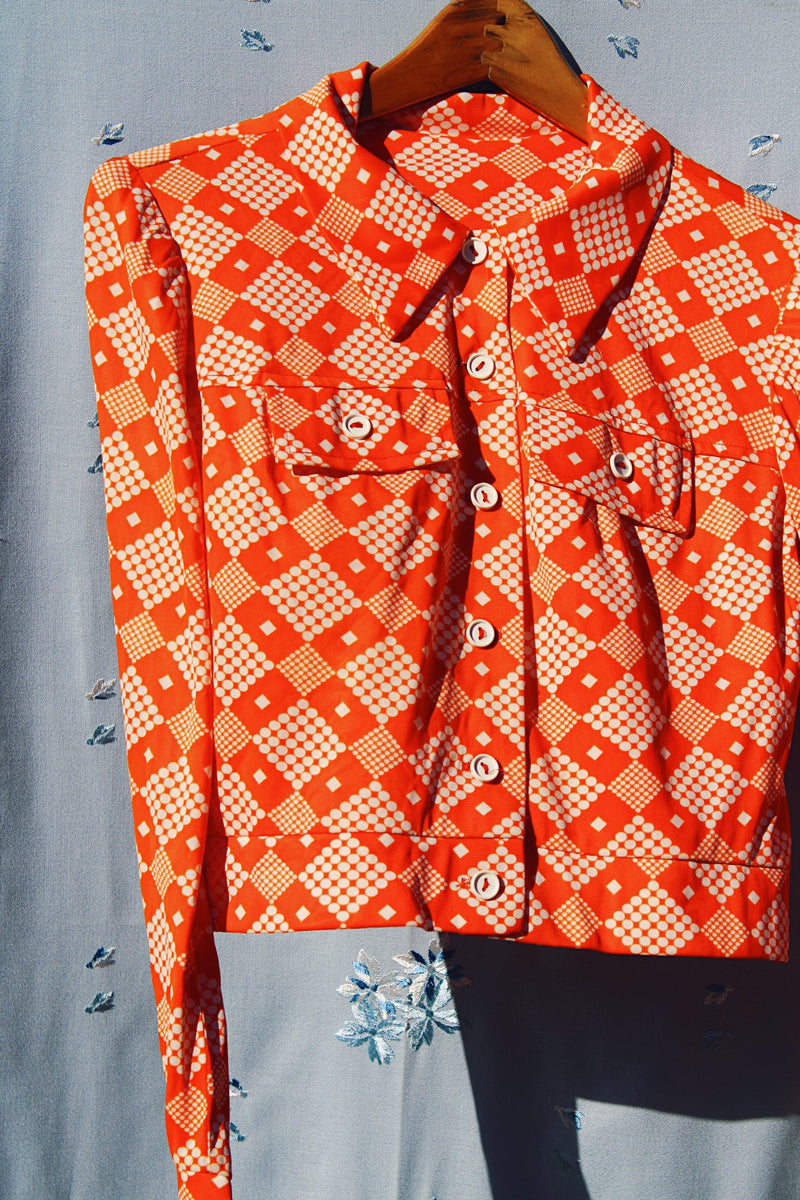  1970's vintage long sleeve printed cropped top orange print buttons up the front with collar