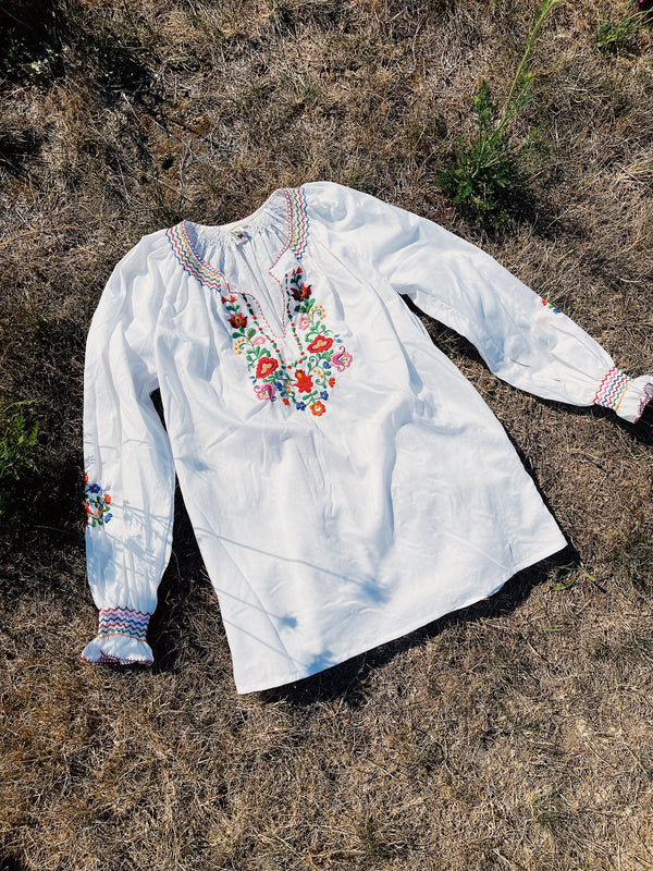 1970's white floral embroidered boho blouse vintage women's