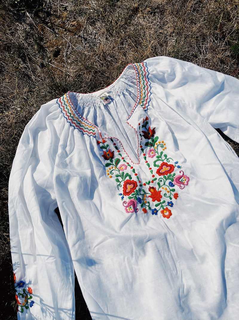 1970's white floral embroidered boho blouse vintage women's