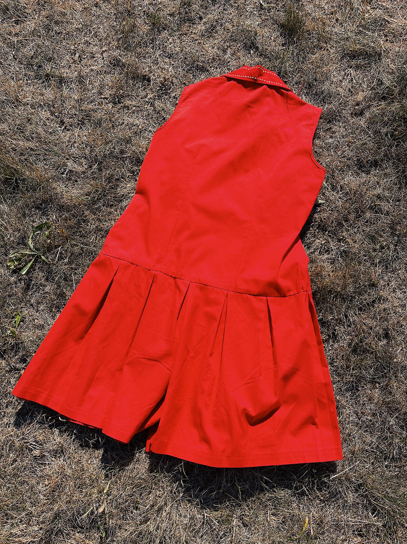 sleeveless red romper in cotton buttons up the front pointy collar vintage 1970's