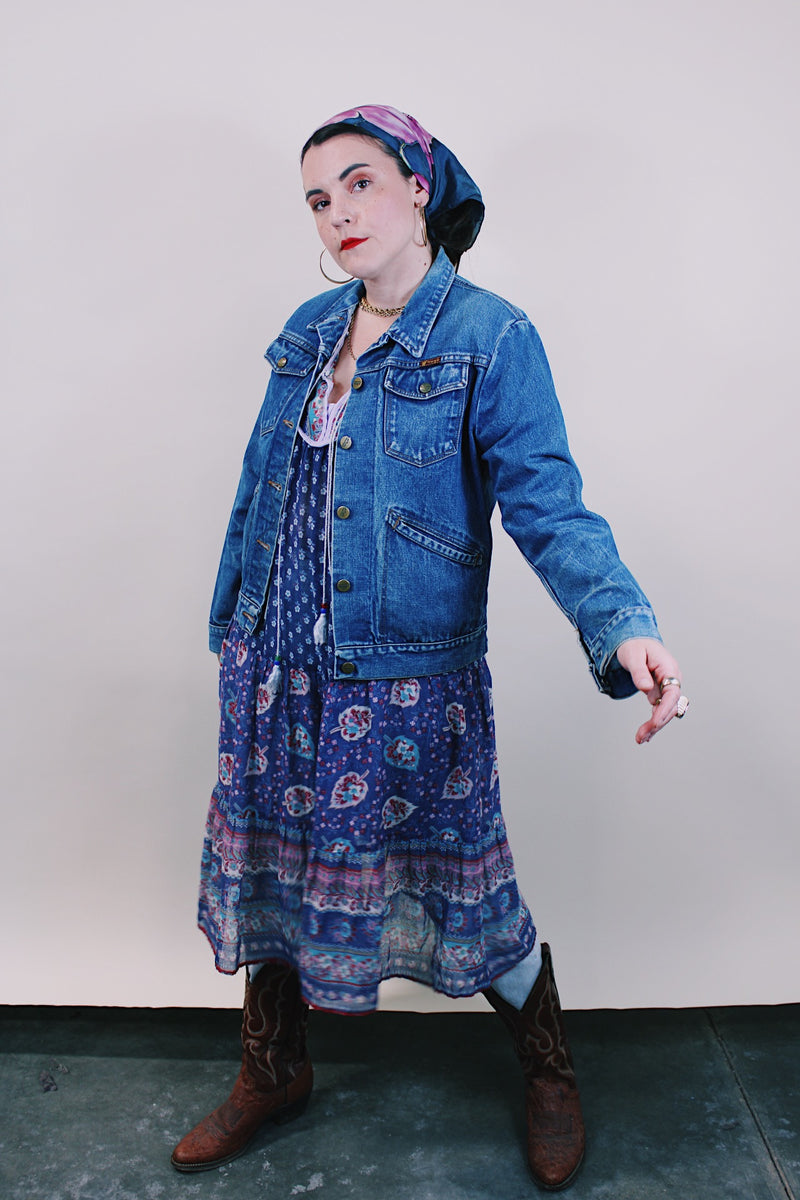 Women's vintage 1990's Wrangler, Made in USA label medium wash denim jacket with brass buttons, two chest pockets, two side pockets and popper button on the cuff.