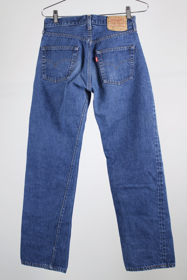 medium wash 501 levi's 30 width x 32 length