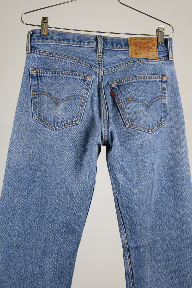 light wash 501 levi's denim jeans 32 width x 36 length