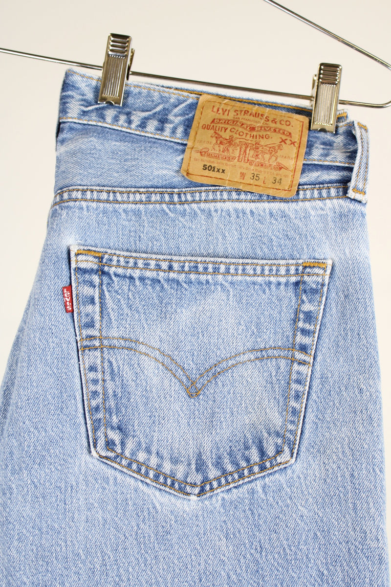 501 light wash levi's denim jeans with five button closure