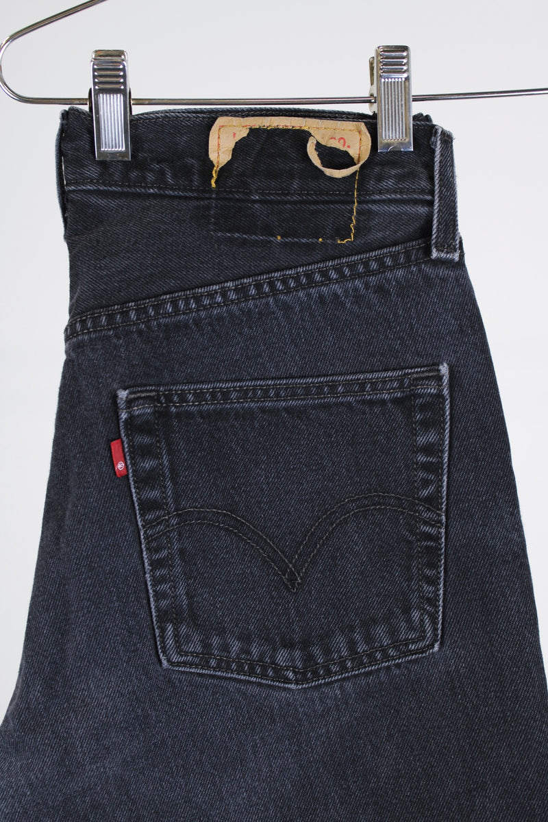 black wash 501 levi's vintage denim jeans 5 button closure