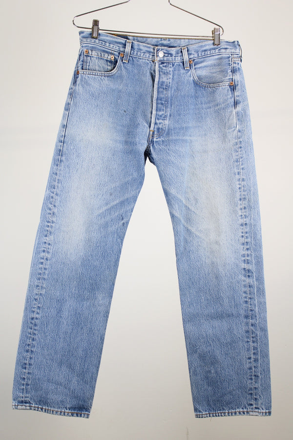 light wash 501 levi's jeans 36 width 32 length button front closure 