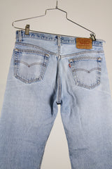 light wash 501 denim Levi's jeans five button closure