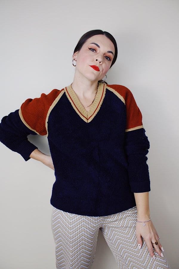 Women's vintage 1980's Silton California long sleeve v shaped neck pullover sweater in a navy textured material with burnt orange and tan shoulders