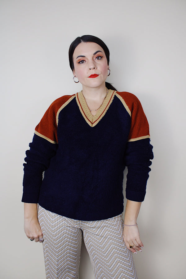 Women's vintage 1980's Silton California long sleeve v shaped neck pullover sweater in a navy textured material with burnt orange and tan shoulders