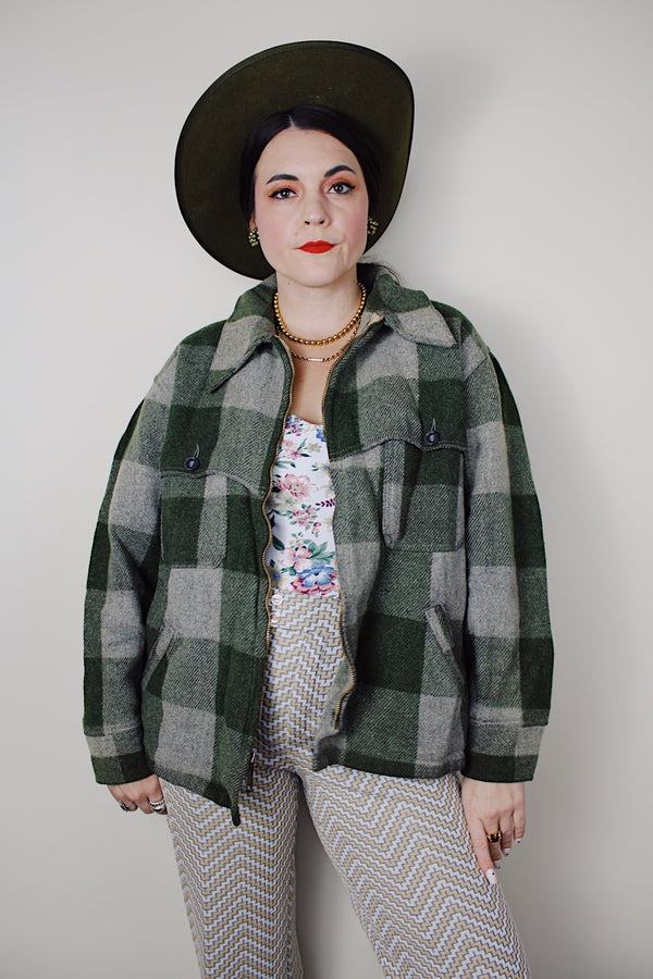 Women's or men's vintage 1970's Woolrich label long sleeve green plaid print wool zip up shacket